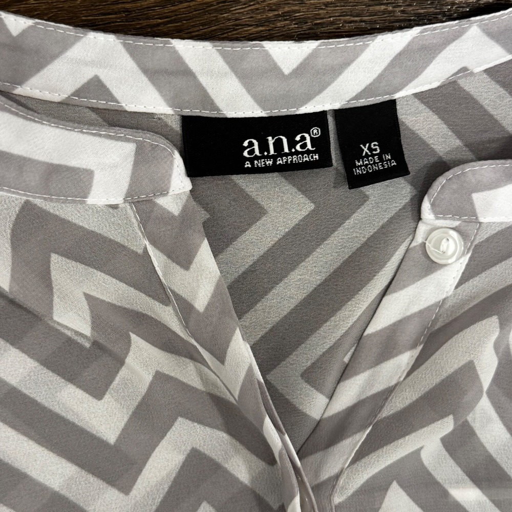 Sheer Chiffon Chevron Blouse XS Henley Top Hi-low Roll Tab Romantic Dainty A.N.A - Picture 9 of 12